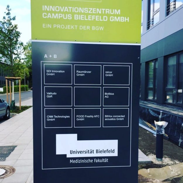 VALITUDO mit Geschäftsführung Peter Röhr und Dnaiel Rothmund in der medizinischen Fakultät der Universität Bielefeld im Innovationszentrum Campus Bielefeld